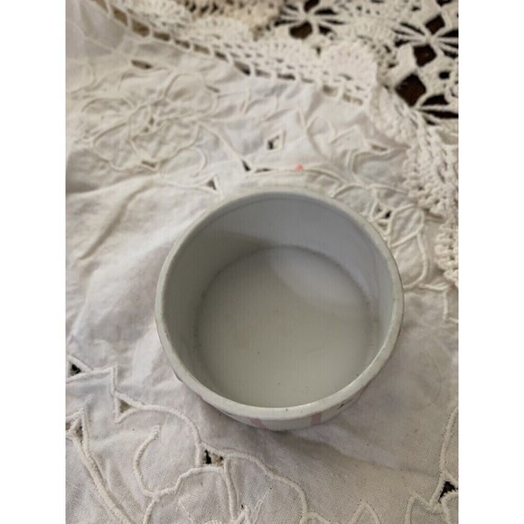 Vintage Enesco Trinket Box Porcelain  Hat Box With Flower, Feathers Gold Accents - Picture 10 of 12